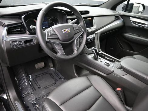 Certified 2025 Cadillac XT5 Luxury w/ LPO, Floor Liner Package image 9
