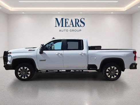 Used 2024 Chevrolet Silverado 2500 LT w/ Texas Edition AWD/4WD image 2