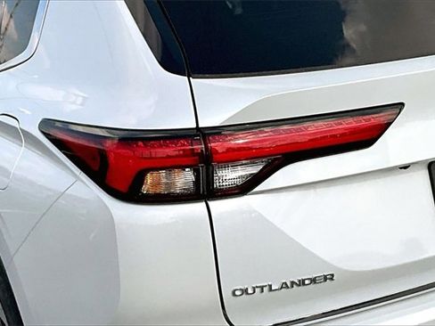 New 2025 Mitsubishi Outlander SEL image 23