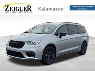 New 2026 Chrysler Pacifica Limited w/ S Appearance Package video 1