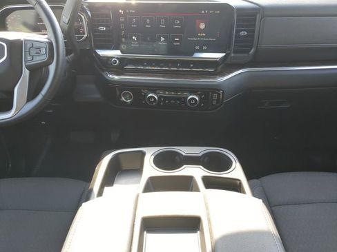 Used 2024 GMC Sierra 1500 SLE image 17