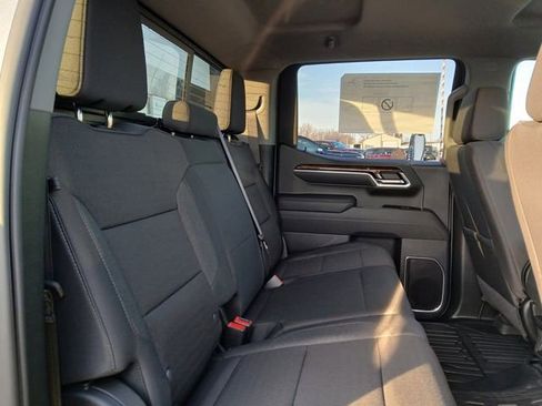 New 2026 GMC Sierra 1500 SLE image 19