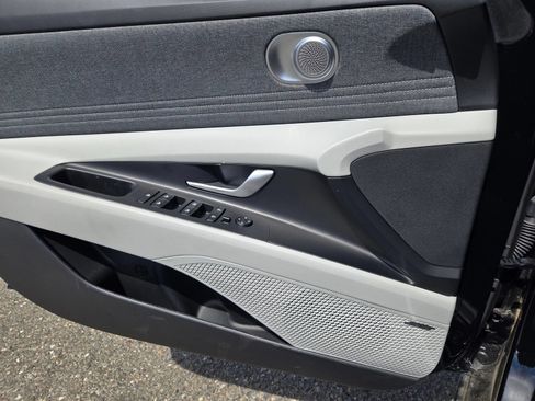 New 2026 Hyundai Elantra Limited FWD image 17