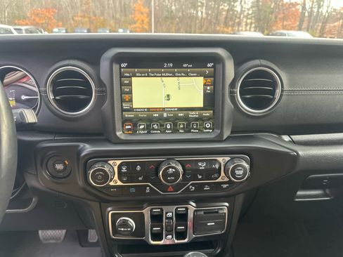 Used 2022 Jeep Wrangler Unlimited Sahara w/ Cold Weather Group image 22