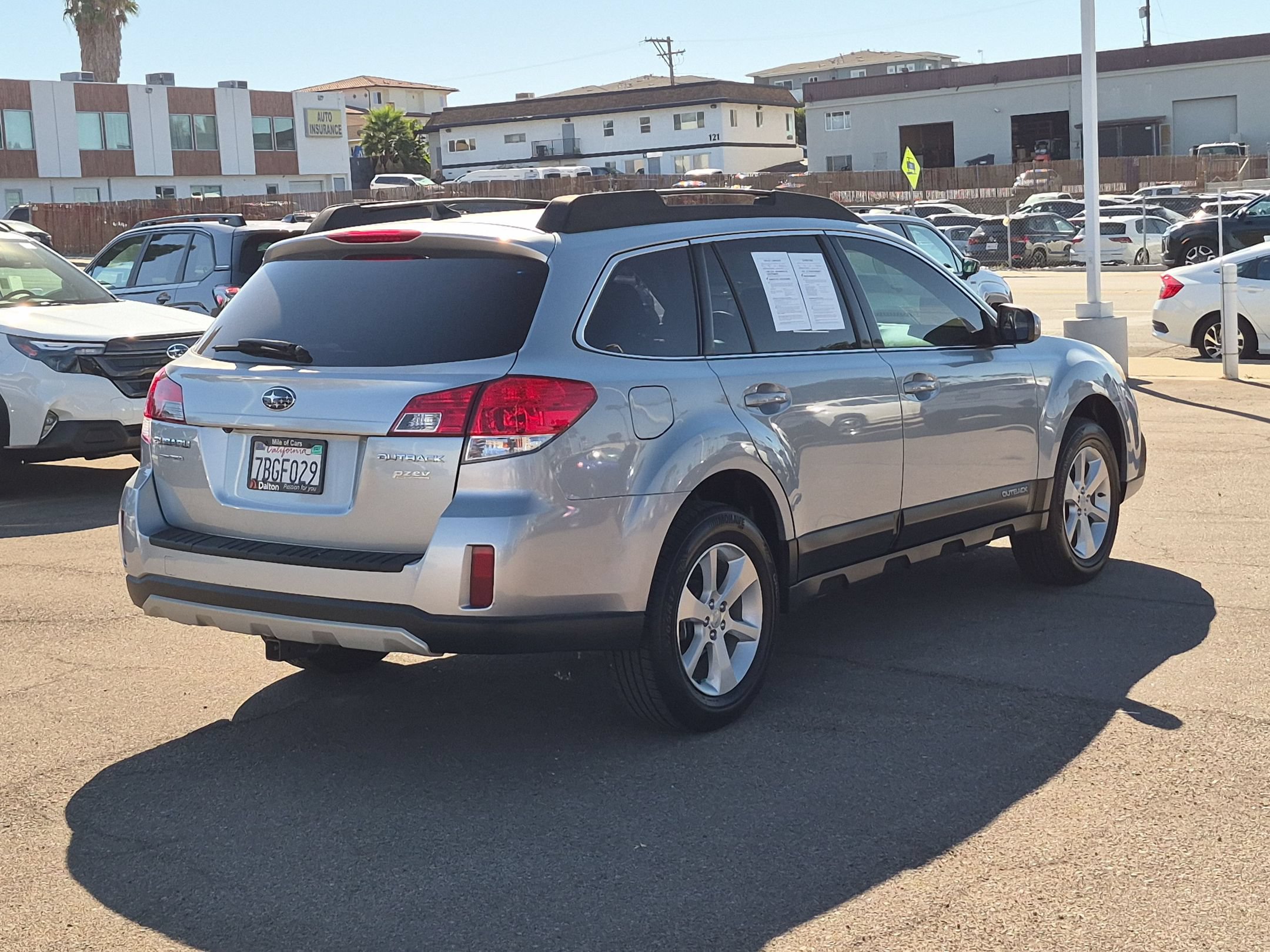 Used 2013 Subaru Outback 2.5i Limited w/ Moonroof Pkg AWD/4WD image 8