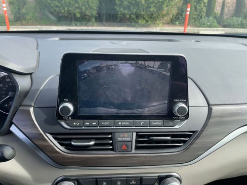 Used 2025 Nissan Altima 2.5 SV image 23