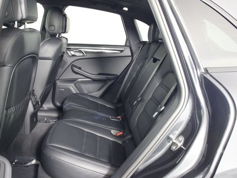 Certified 2026 Porsche Macan AWD/4WD image 33