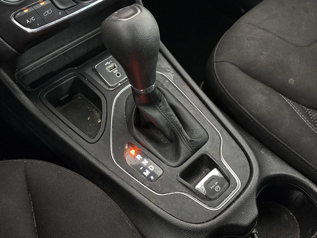 Used 2021 Jeep Cherokee Latitude FWD image 27
