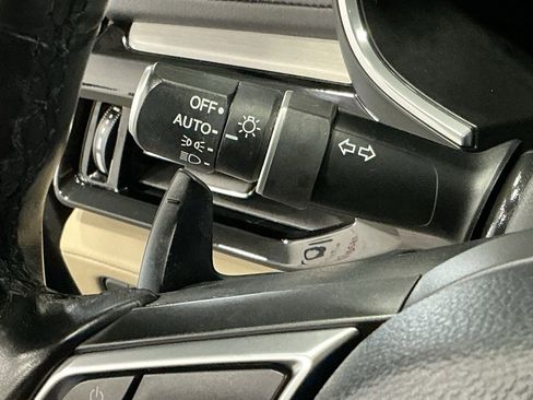 Used 2022 Acura MDX SH-AWD w/ Technology Package image 14