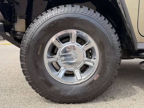Used 2005 HUMMER H2 SUT w/ Preferred Equipment Group AWD/4WD image 9