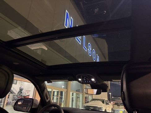 Used 2022 Jeep Wagoneer Series III w/ Premium Group I image 10