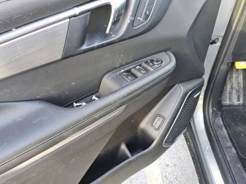 Used 2025 Buick Enclave Preferred image 6