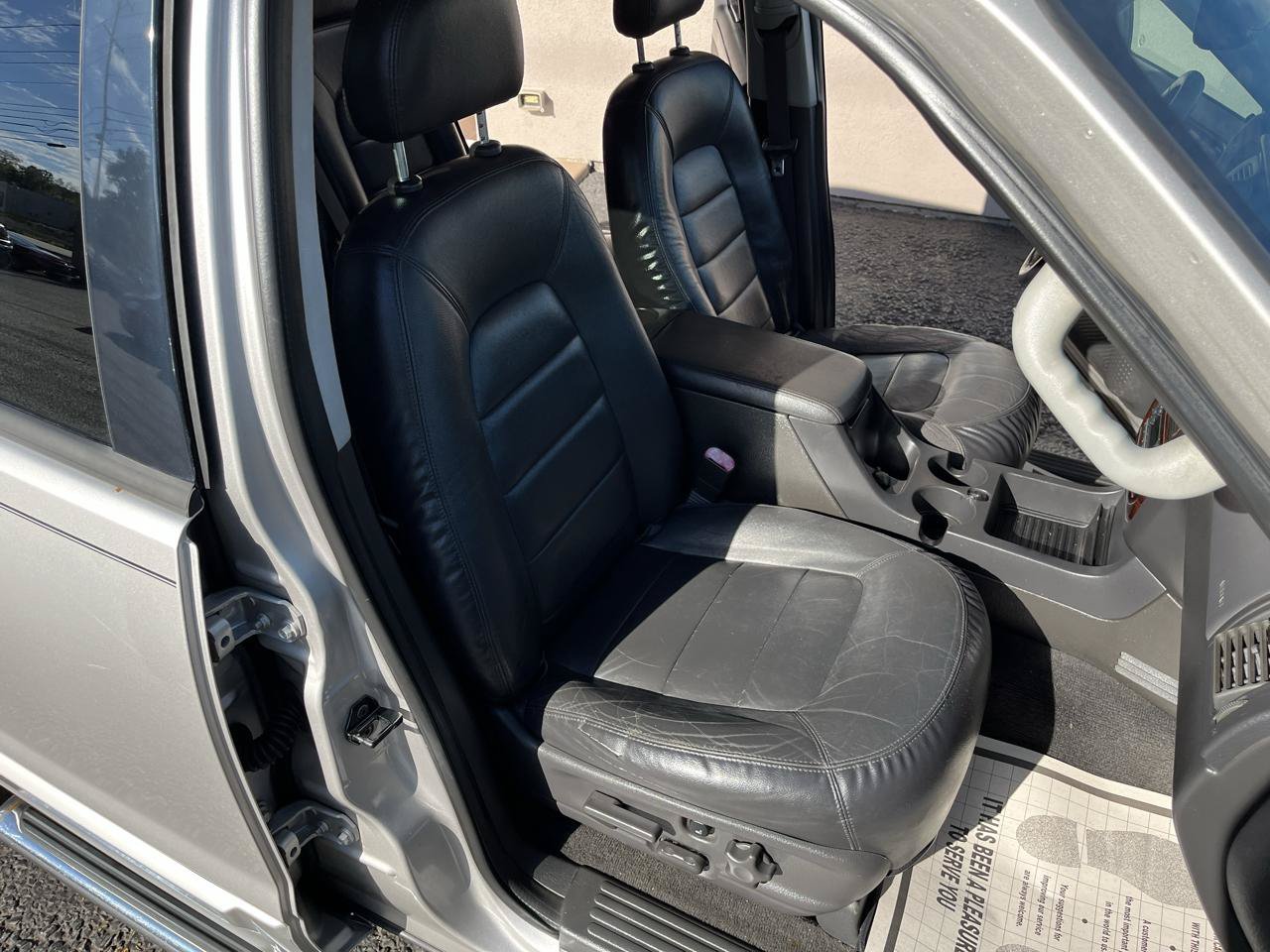 Used 2004 Ford Explorer Limited AWD/4WD image 28