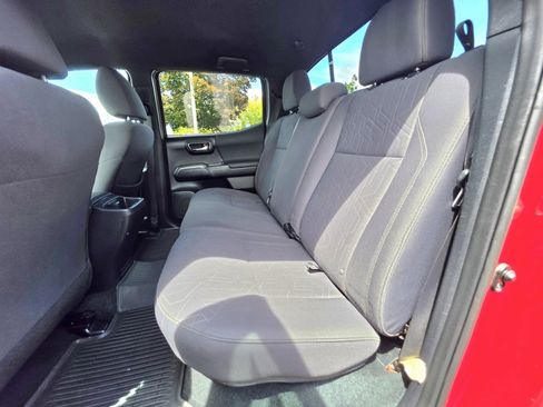 Used 2017 Toyota Tacoma TRD Sport w/ Tow Package (A/T) AWD/4WD image 12