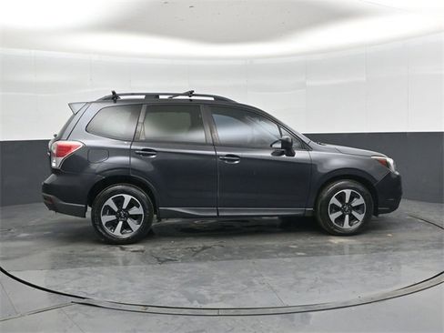 Used 2017 Subaru Forester 2.5i Premium image 2