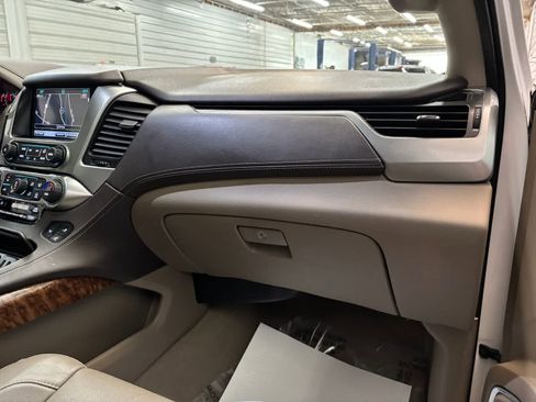 Used 2020 Chevrolet Tahoe Premier AWD/4WD image 31