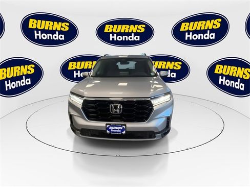 Certified 2025 Honda Pilot Touring image 3