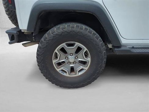Used 2017 Jeep Wrangler Unlimited Rubicon w/ Cold Weather Group AWD/4WD image 28