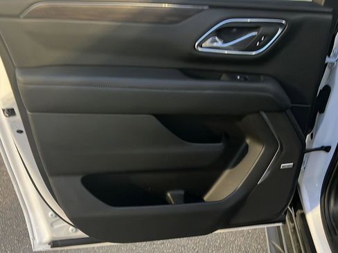 Used 2024 Chevrolet Suburban LT image 19