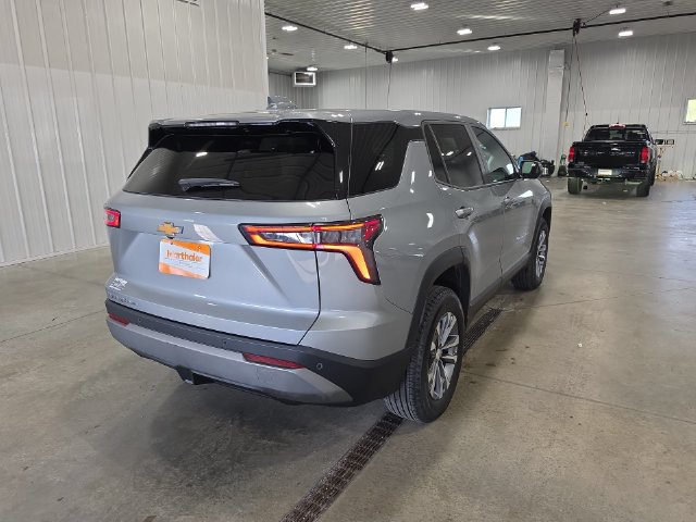 Used 2026 Chevrolet Equinox LT AWD/4WD image 8