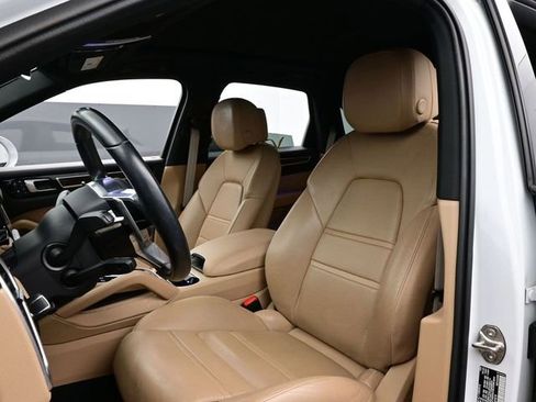 Certified 2023 Porsche Cayenne Platinum Edition AWD/4WD image 5