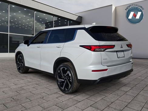 Used 2022 Mitsubishi Outlander ES image 3