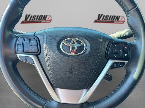 Used 2018 Toyota Highlander XLE w/ Carpet Mat Package (TMS) image 26