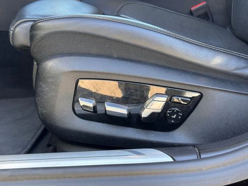 Used 2022 BMW 740i 740i w/ Premium Package image 25