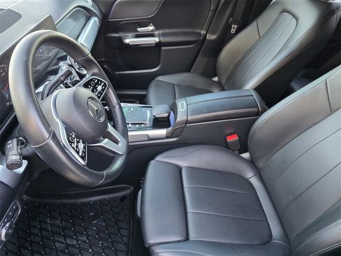 Used 2022 Mercedes-Benz GLB 250 image 11