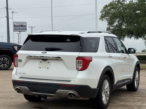 Used 2022 Ford Explorer Limited w/ Limited Technology Package RWD image 4