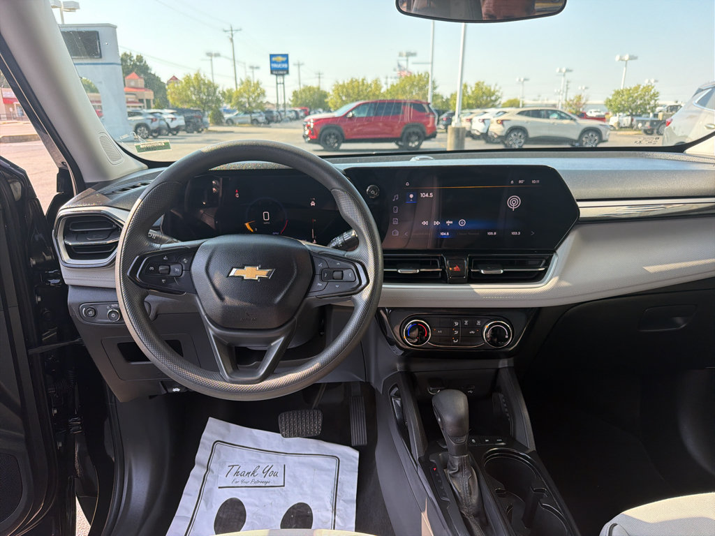 Used 2025 Chevrolet TrailBlazer LT AWD/4WD image 16