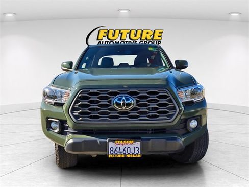 Used 2022 Toyota Tacoma TRD Off-Road image 2