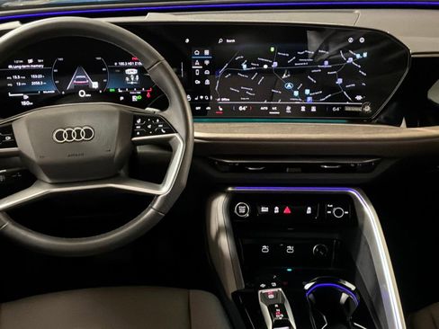 Used 2025 Audi Q5 Premium w/ Convenience Package image 21