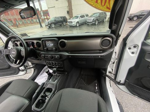 Used 2019 Jeep Wrangler Unlimited Sport S image 22