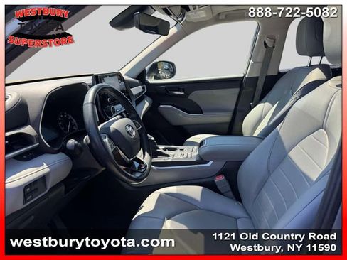 Used 2021 Toyota Highlander XLE AWD/4WD image 19