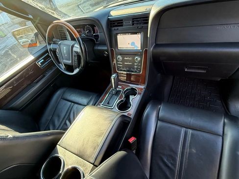 Used 2017 Lincoln Navigator Select image 41