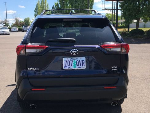 Used 2025 Toyota RAV4 XLE Premium w/ Weather Package AWD/4WD image 5