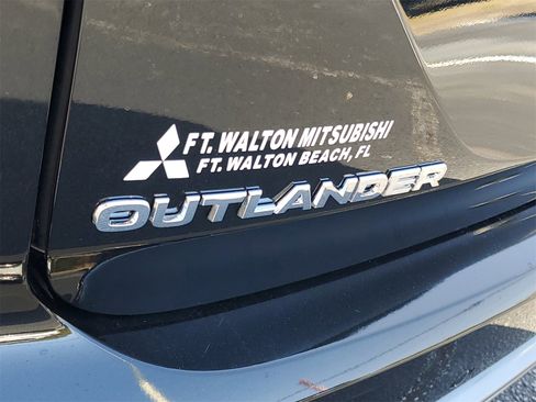 New 2025 Mitsubishi Outlander SE image 28