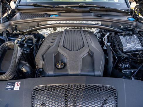 New 2026 Porsche Macan AWD/4WD image 29