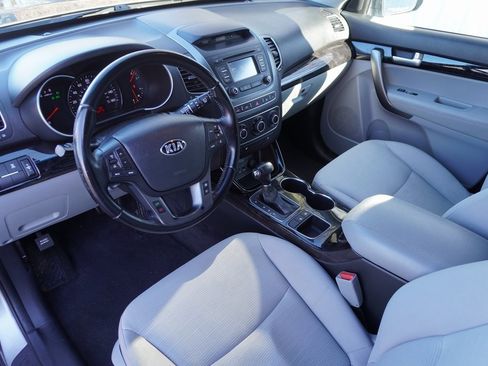 Used 2014 Kia Sorento LX image 9