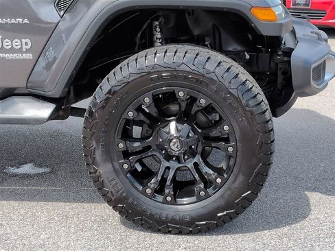 Used 2018 Jeep Wrangler Unlimited Sahara w/ Dual Top Group AWD/4WD image 10