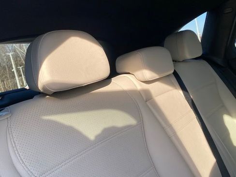 Used 2025 Mercedes-Benz GLC 350e 4MATIC image 28