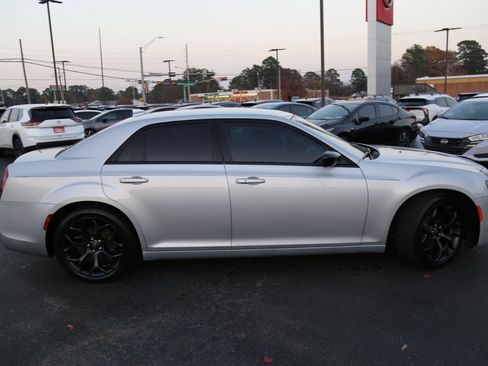 Used 2019 Chrysler 300 Touring w/ Sport Appearance Package image 5