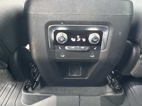 Used 2022 GMC Yukon SLT w/ SLT Premium Package RWD image 18
