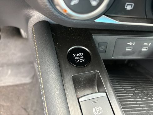 Used 2025 Nissan Kicks SV AWD/4WD image 29