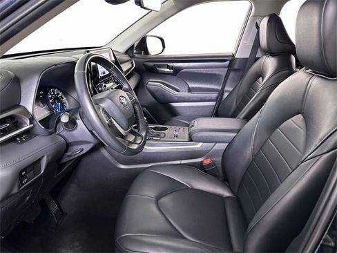 Used 2023 Toyota Highlander XLE image 20