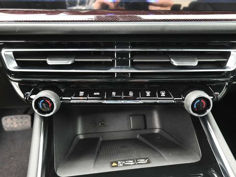 New 2026 Chevrolet Traverse Z71 image 9