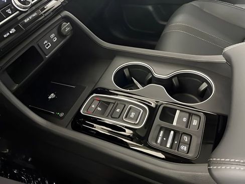 New 2025 Honda Pilot Touring image 24