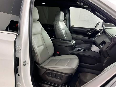 Used 2023 GMC Yukon XL SLT image 9