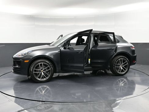 Certified 2026 Porsche Macan AWD/4WD image 37